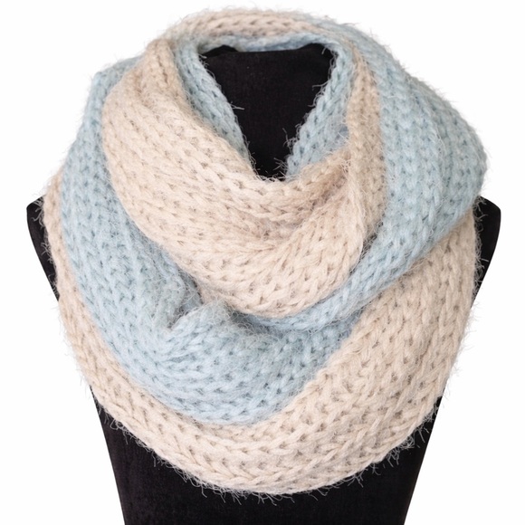 Boutique Accessories - Blue & Beige Chunky Infinity Scarf